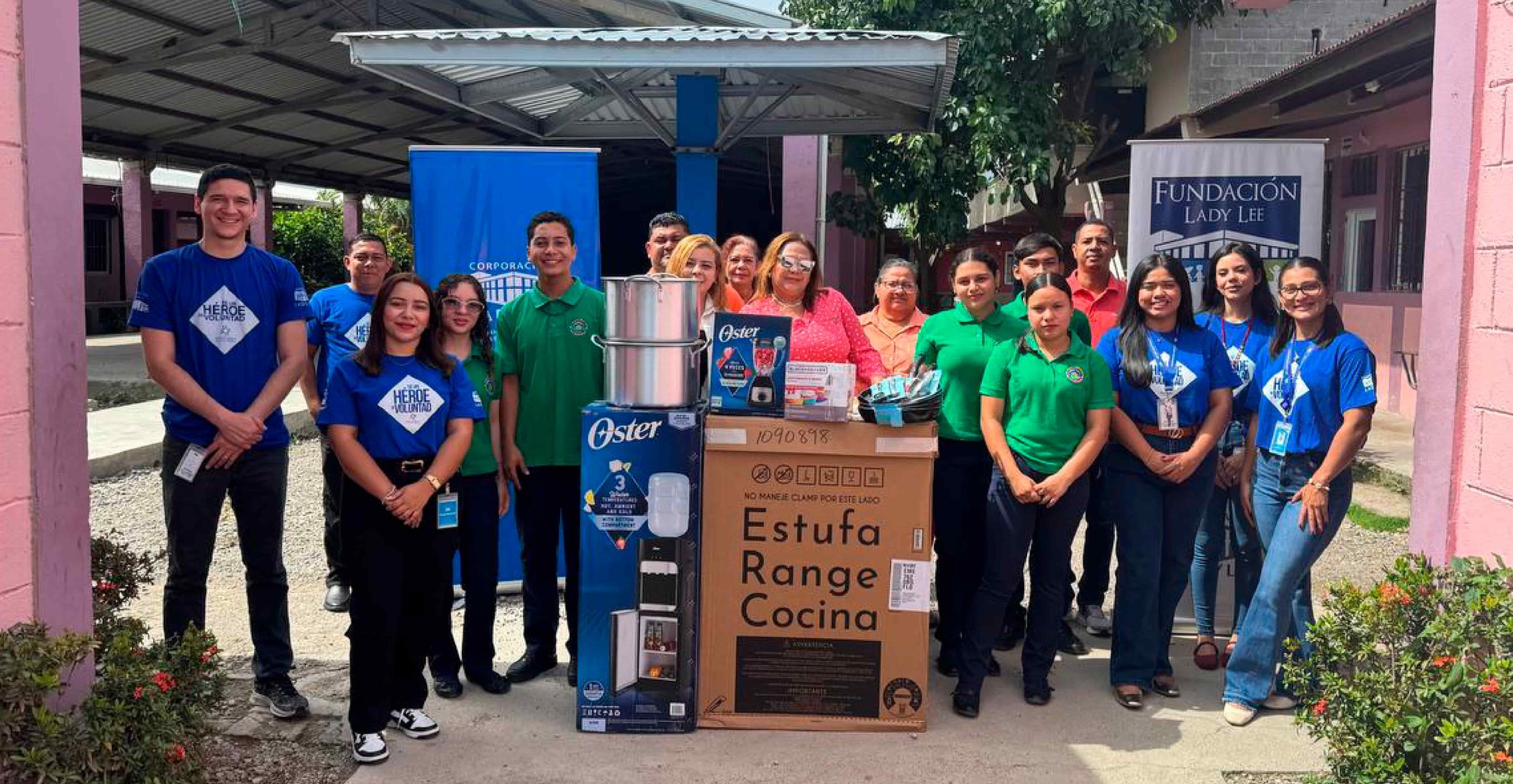 Equipamiento de cocina en escuela de La Ceiba